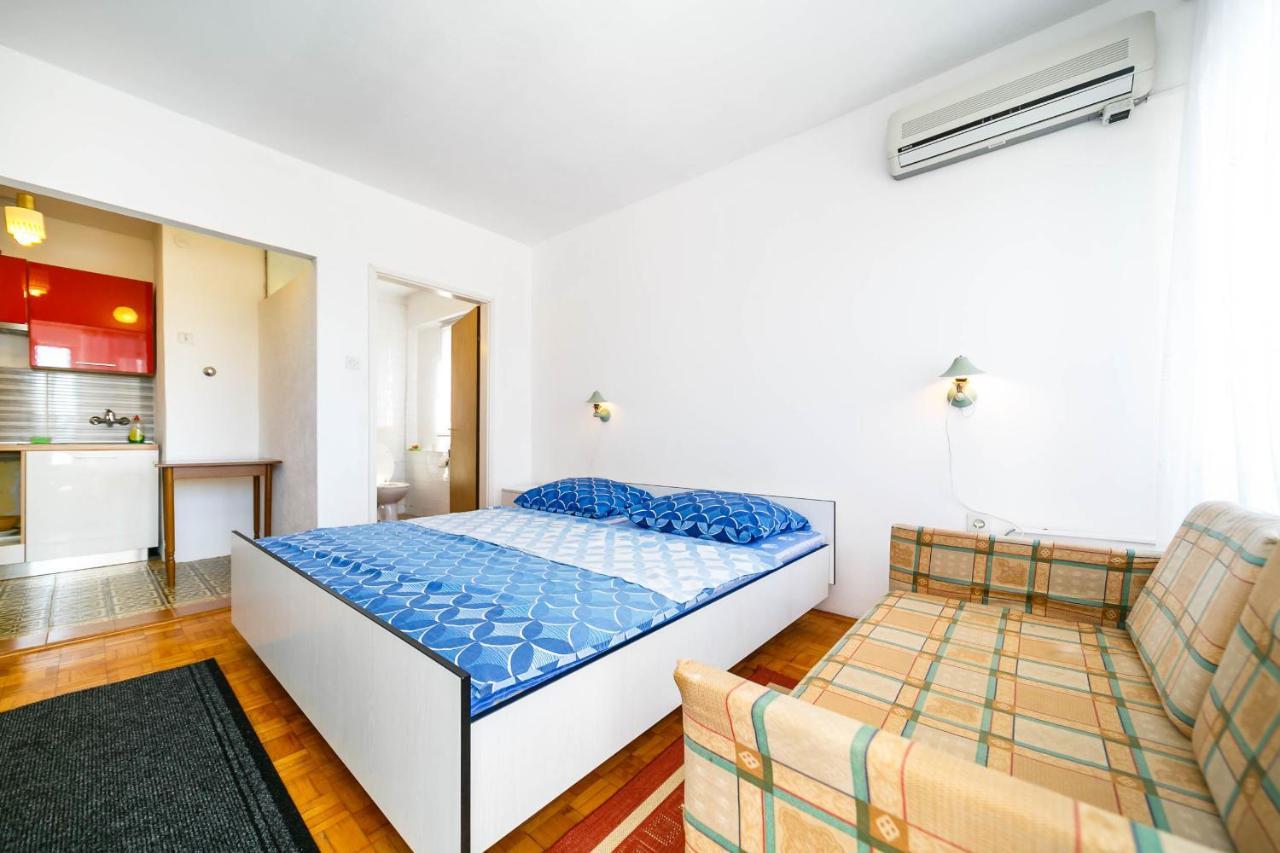 Guesthouse Ivkovic Krk Town Exterior photo